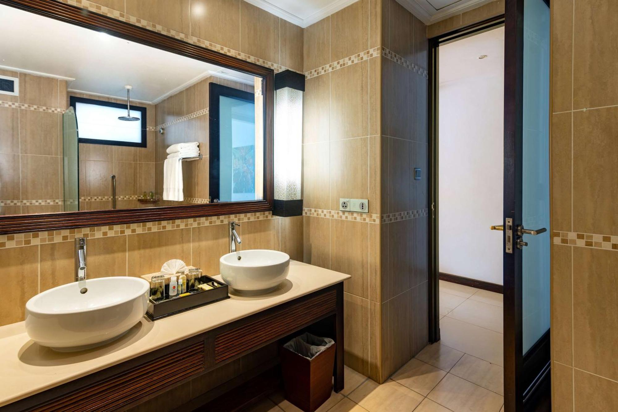 Resort Doubletree By Hilton Seychelles Allamanda & 4*