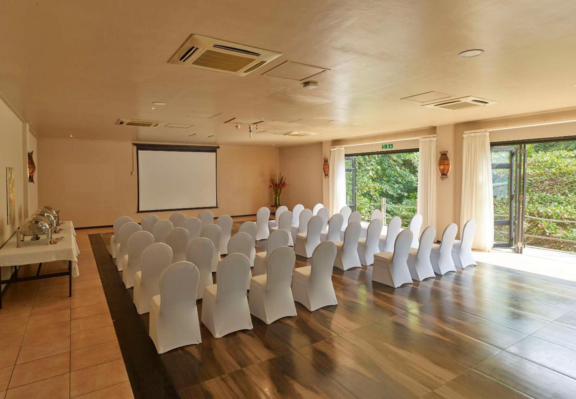 Doubletree By Hilton Seychelles Allamanda & 4* Takamaka