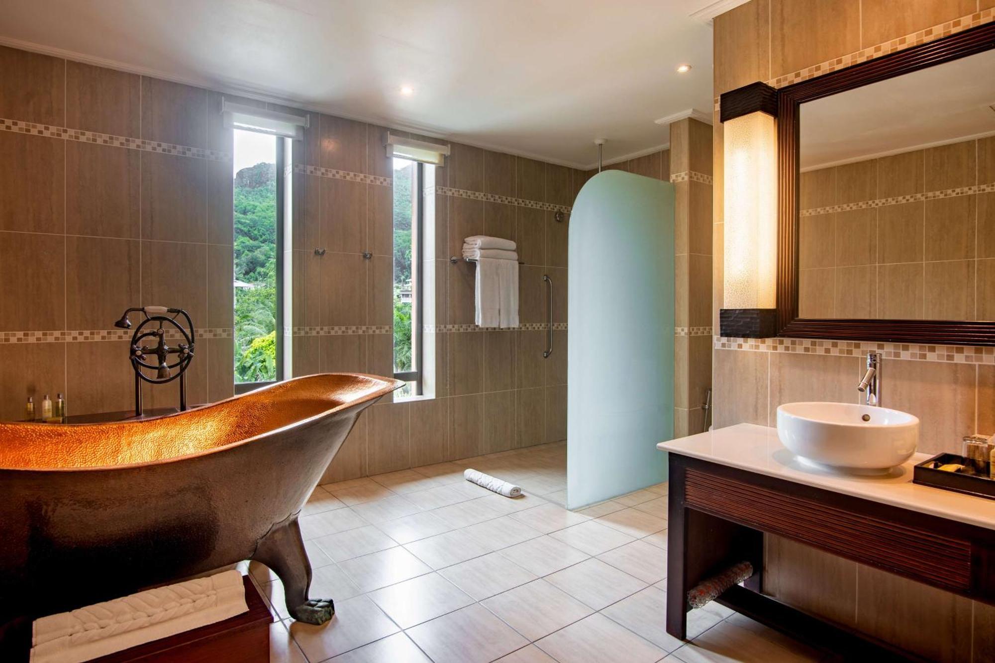 Doubletree By Hilton Seychelles Allamanda & Takamaka
