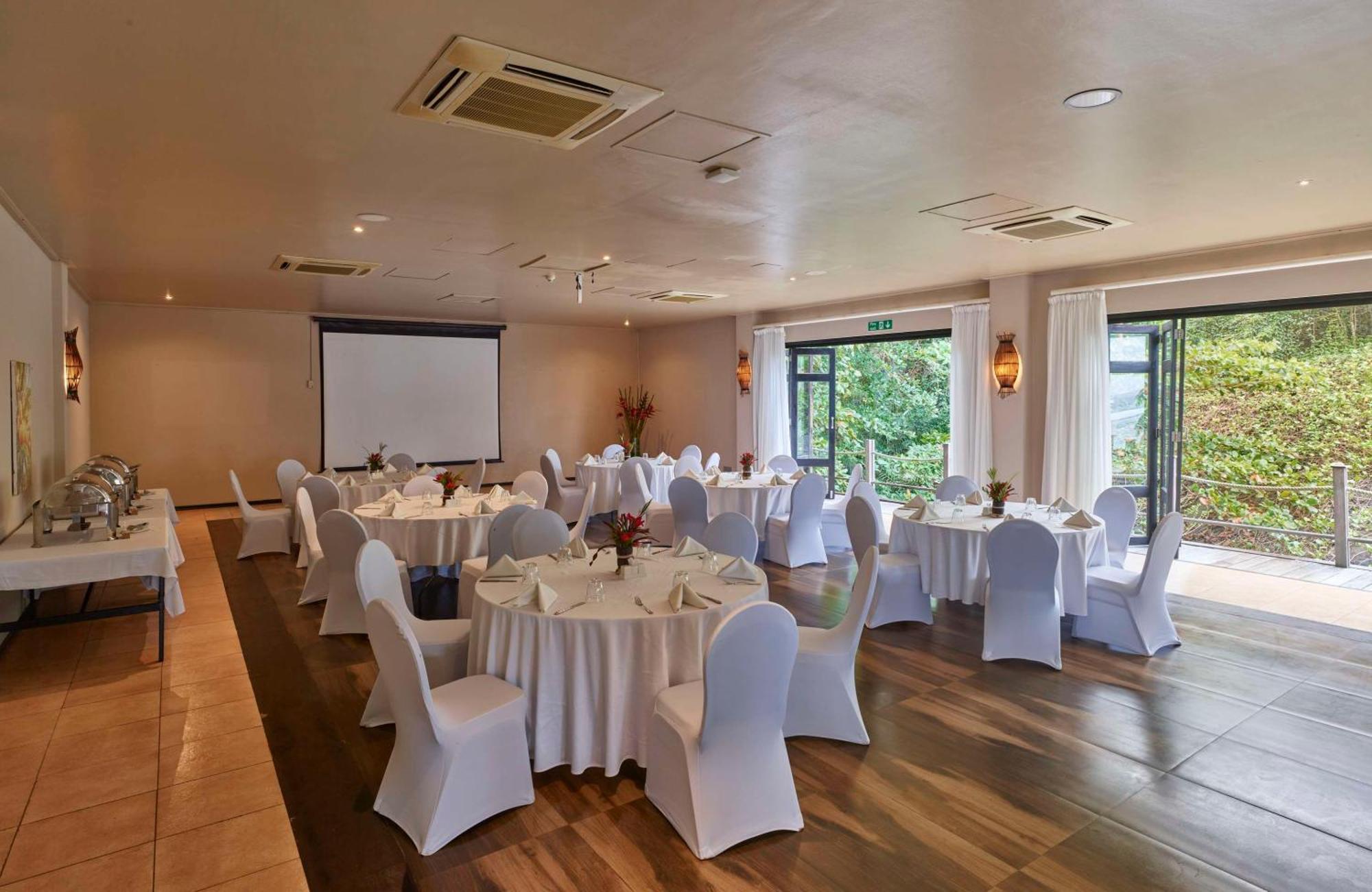 Doubletree By Hilton Seychelles Allamanda & 4* Takamaka