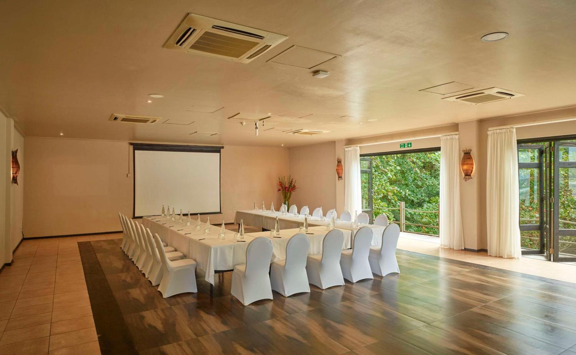 Doubletree By Hilton Seychelles Allamanda & Station touristique Takamaka